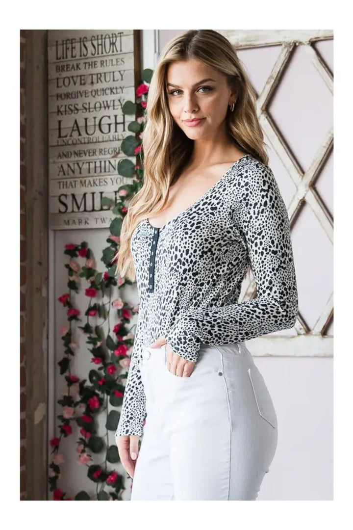 IVORY ANIMAL PRINT W/ SNAP BUTTON BODYSUIT TOP HMET7072-12