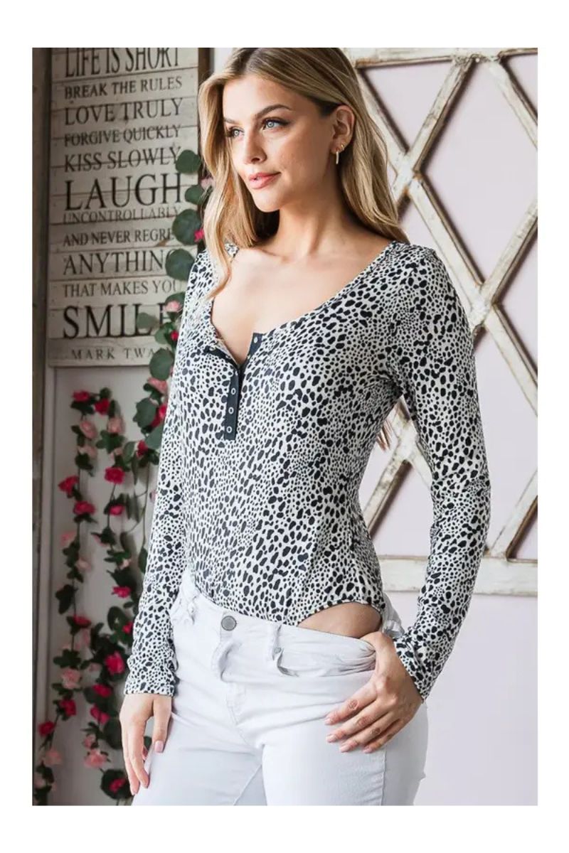 IVORY ANIMAL PRINT W/ SNAP BUTTON BODYSUIT TOP HMET7072-12