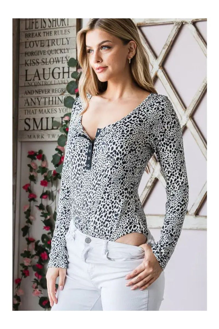 IVORY ANIMAL PRINT W/ SNAP BUTTON BODYSUIT TOP HMET7072-12