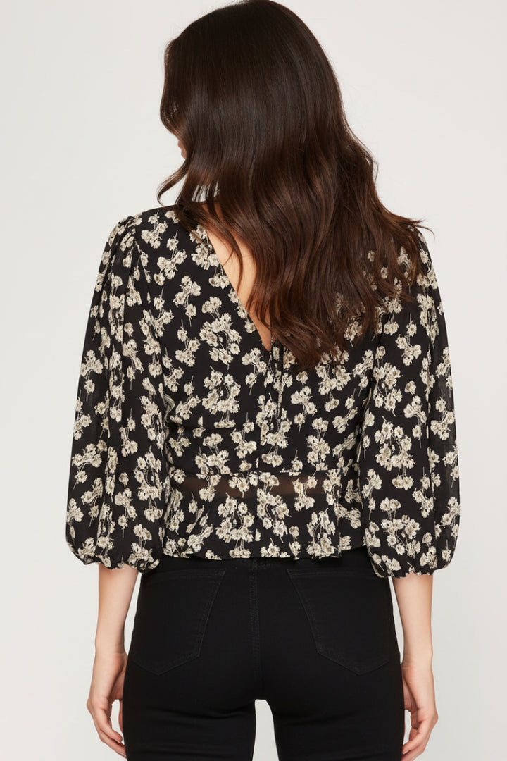 BLACK FLORAL PRINT 3/4 BUBBLE SLEEVES SURPLICE WOVEN TOP SKSS8171.