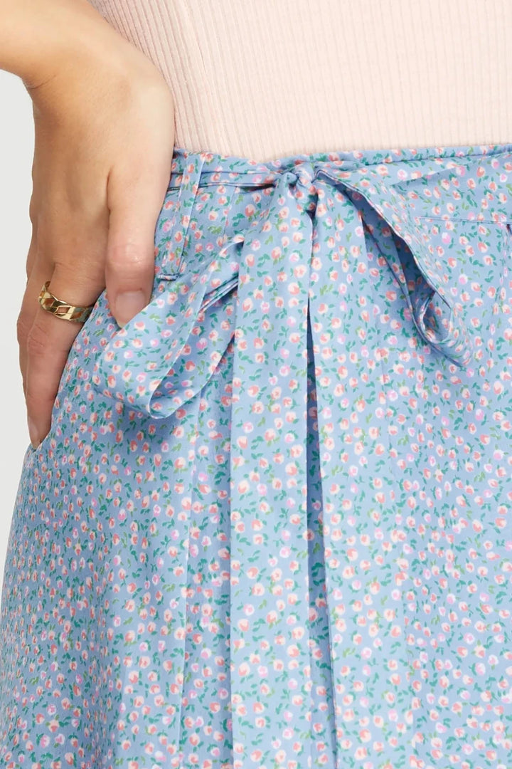 PRINTED WOVEN RUFFLED HEM MINI SKIRT*