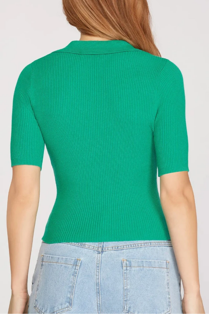 BLACK SHORT SLEEVES COLLARED KNIT CROP TOP