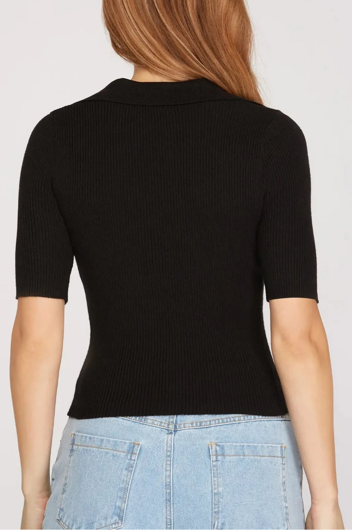 BLACK SHORT SLEEVES COLLARED KNIT CROP TOP