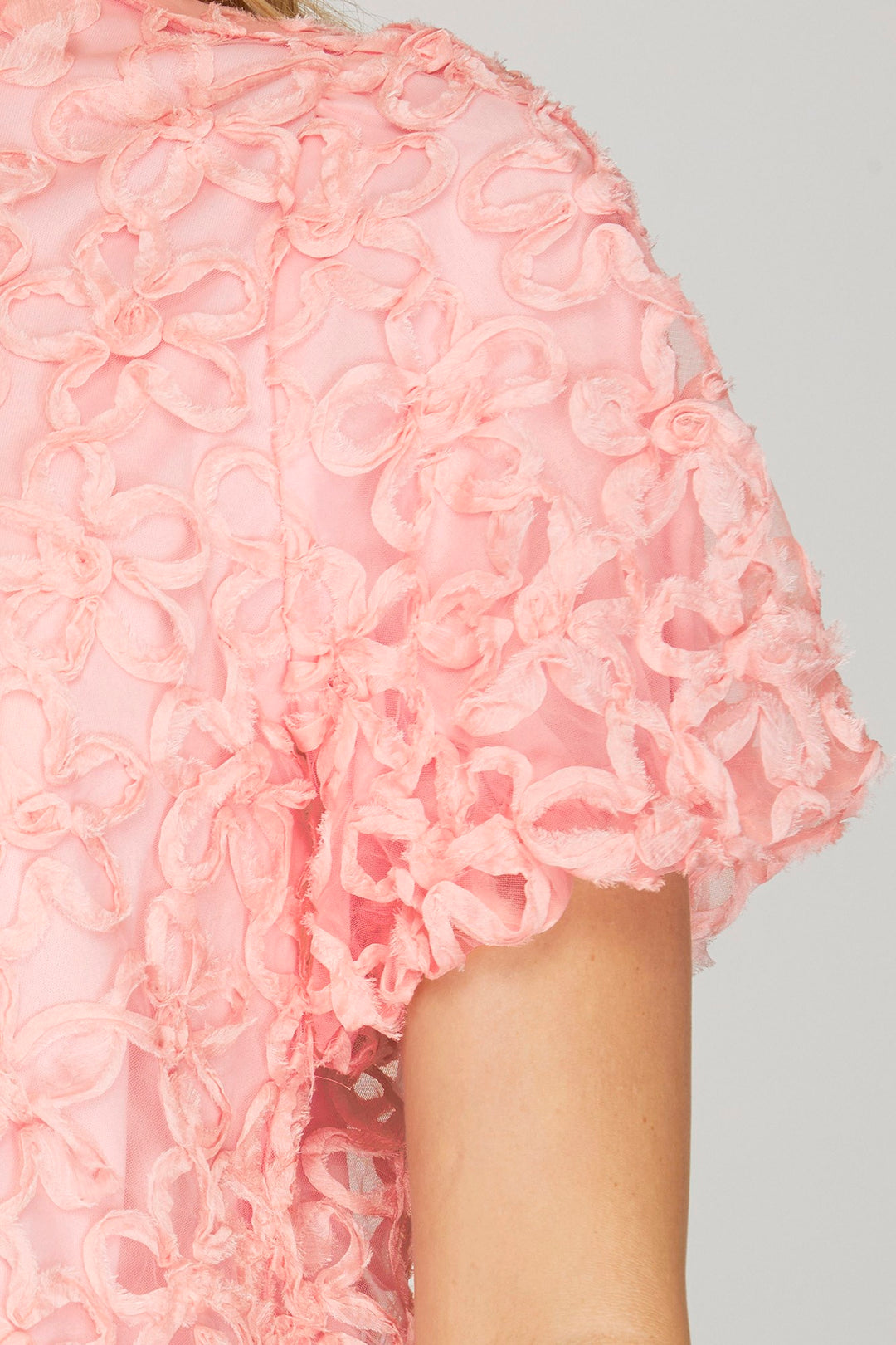 BLACK PUFF SLEEVES 3D MESH FLOWER TOP