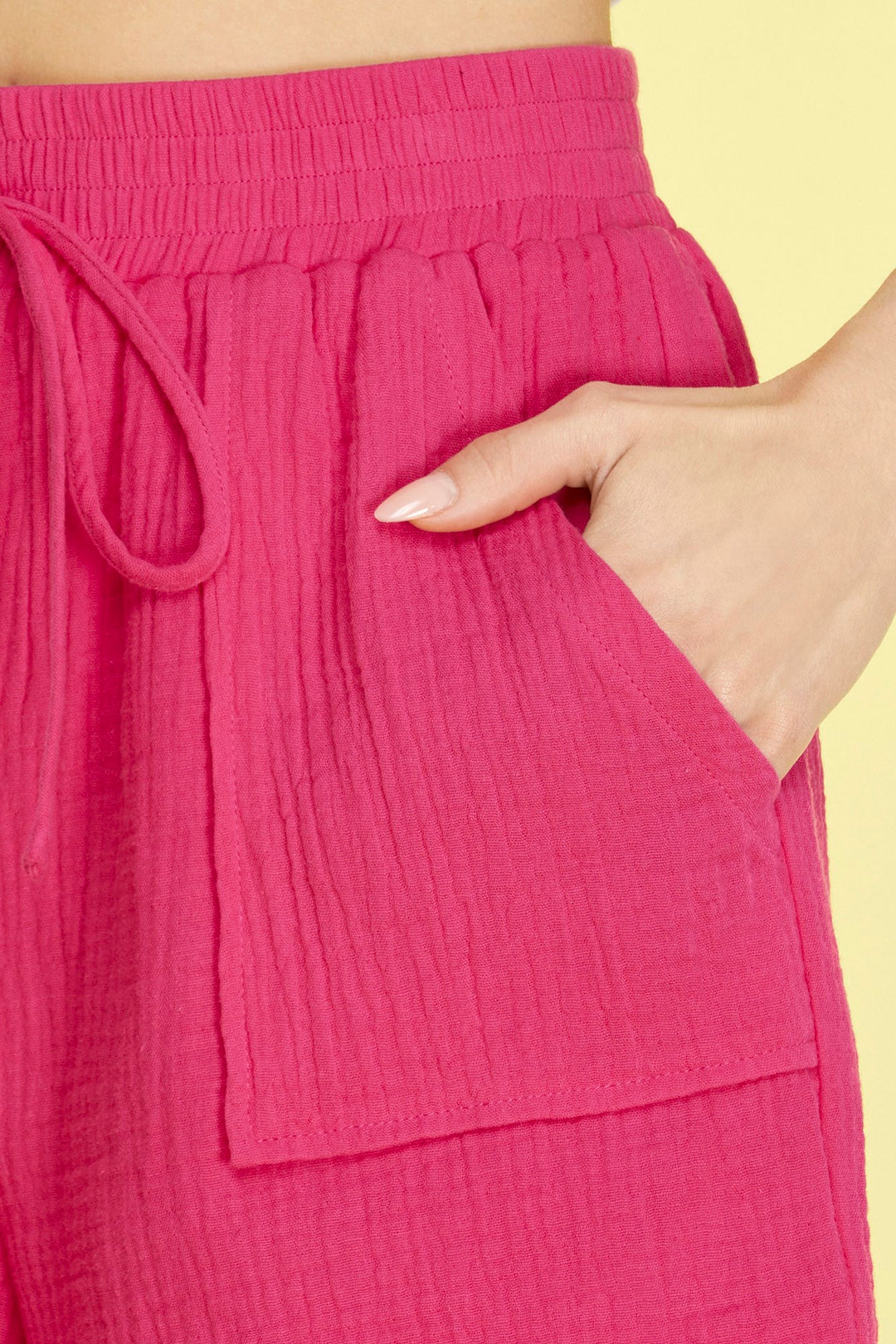 ELASTIC WAIST W/ POCKETS WOVEN SHORTS SKSY3389