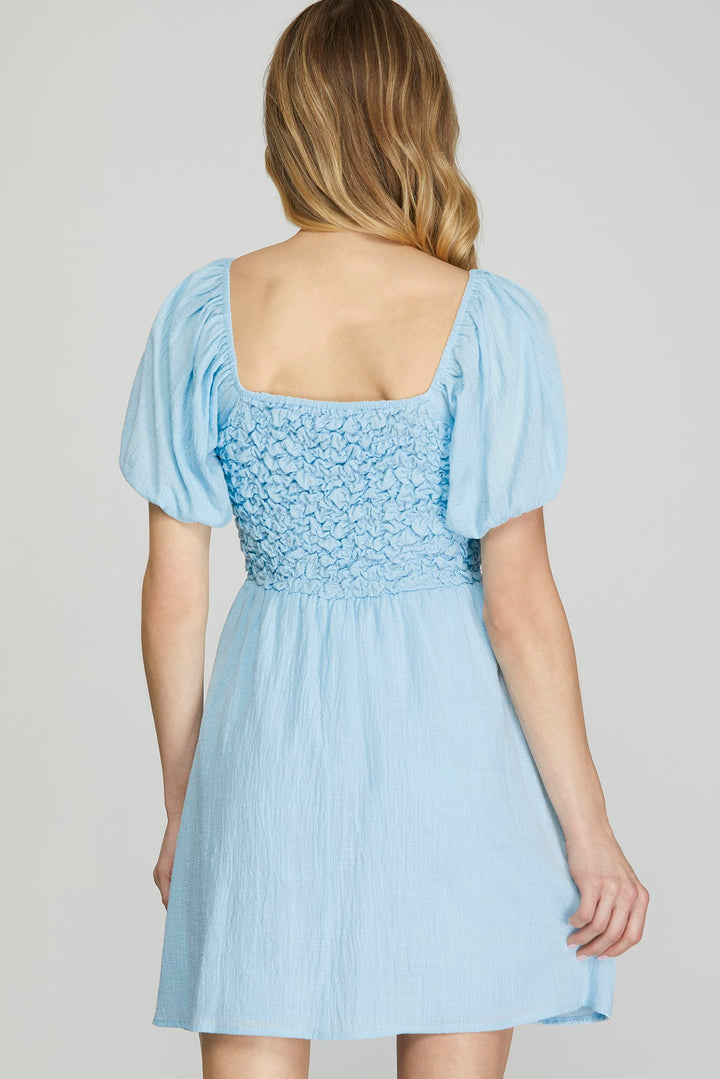 SHORT SLEEVE WOVEN DRESS WITH TEXTURED DETAIL-SKSY6884