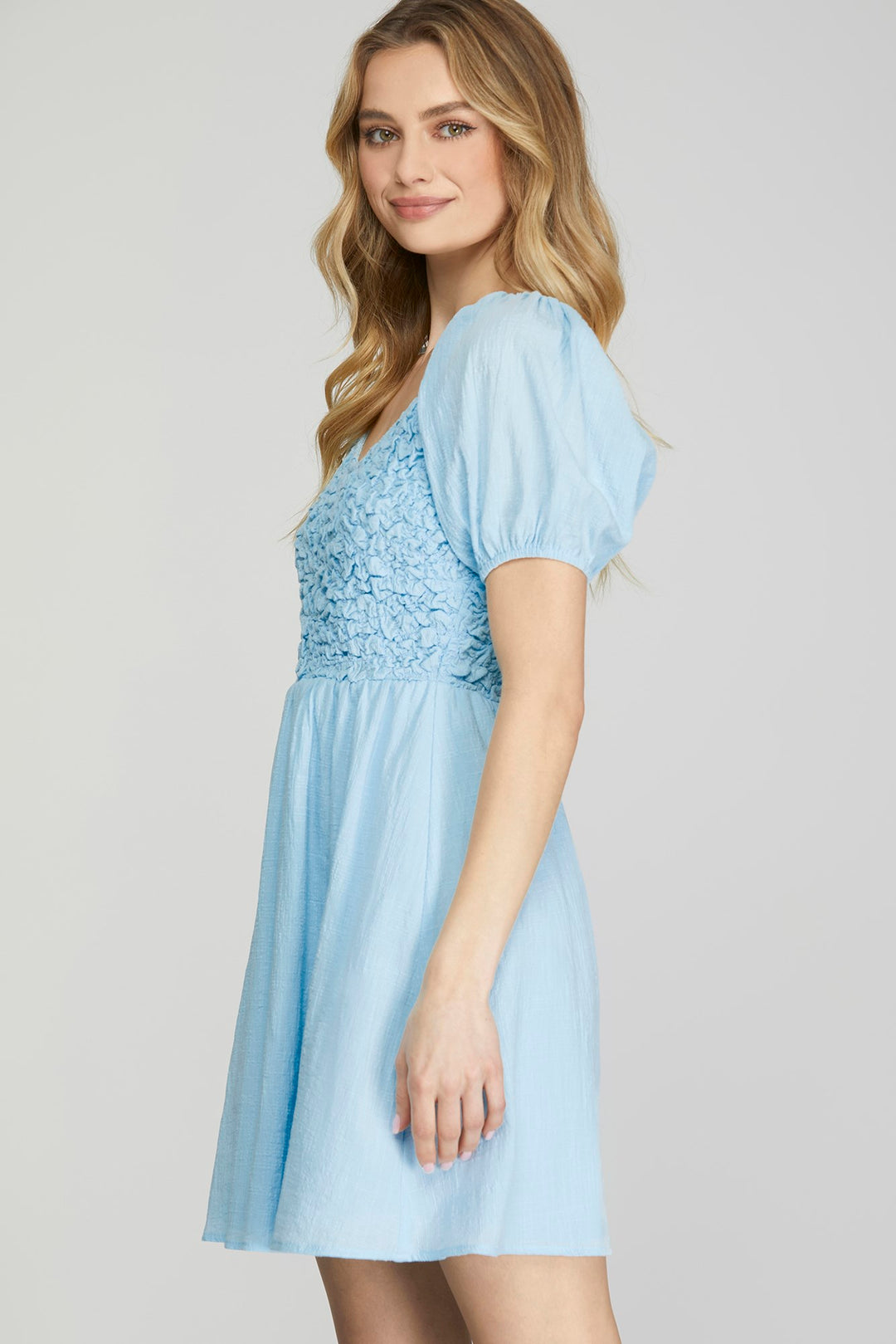 SHORT SLEEVE WOVEN DRESS WITH TEXTURED DETAIL-SKSY6884