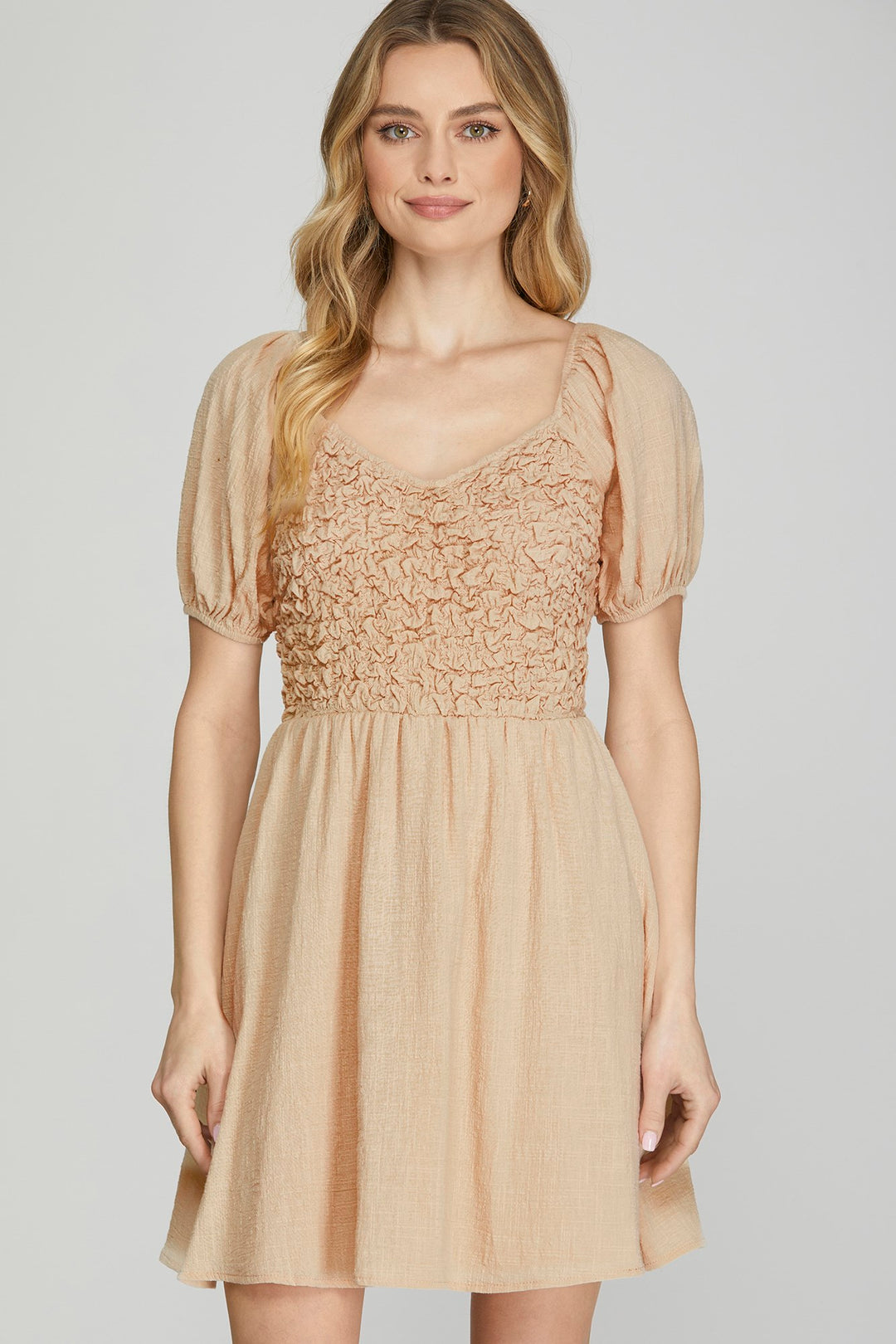 SHORT SLEEVE WOVEN DRESS WITH TEXTURED DETAIL-SKSY6884