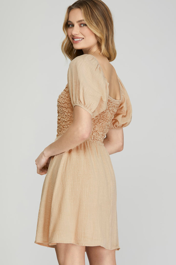 SHORT SLEEVE WOVEN DRESS WITH TEXTURED DETAIL-SKSY6884