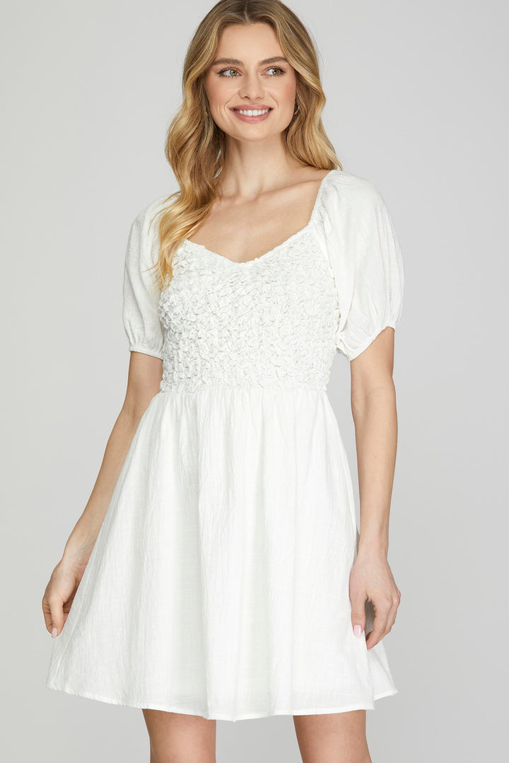 SHORT SLEEVE WOVEN DRESS WITH TEXTURED DETAIL-SKSY6884
