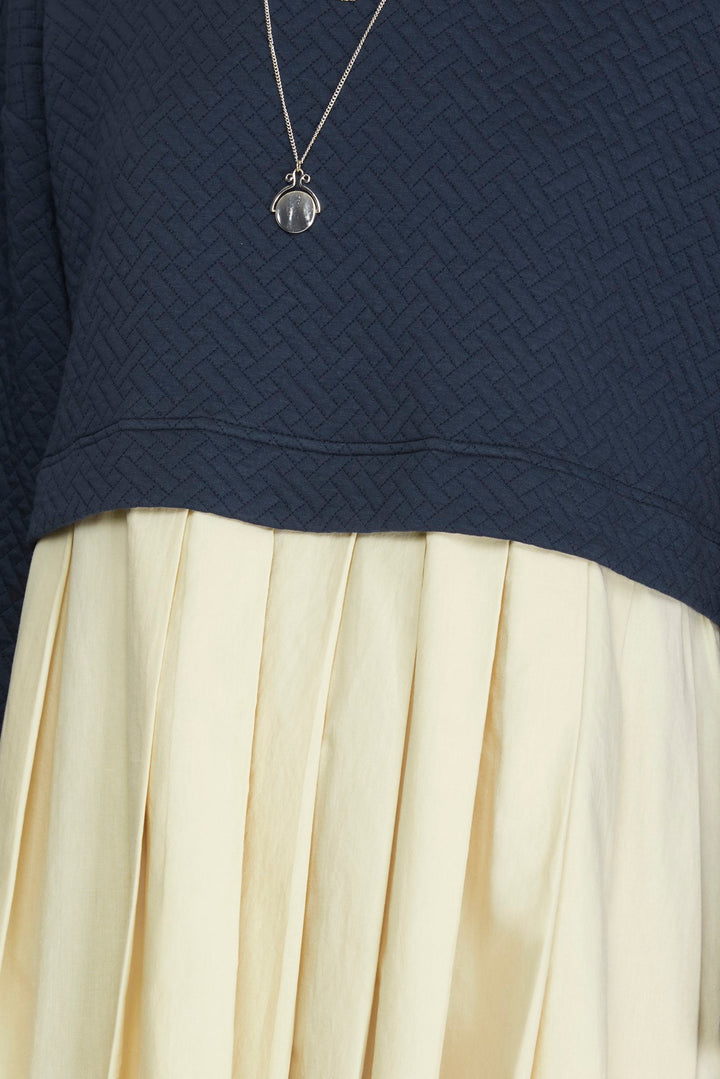 KNIT PLEATED DRESS WITH CONTRAST COLOR BLOCK