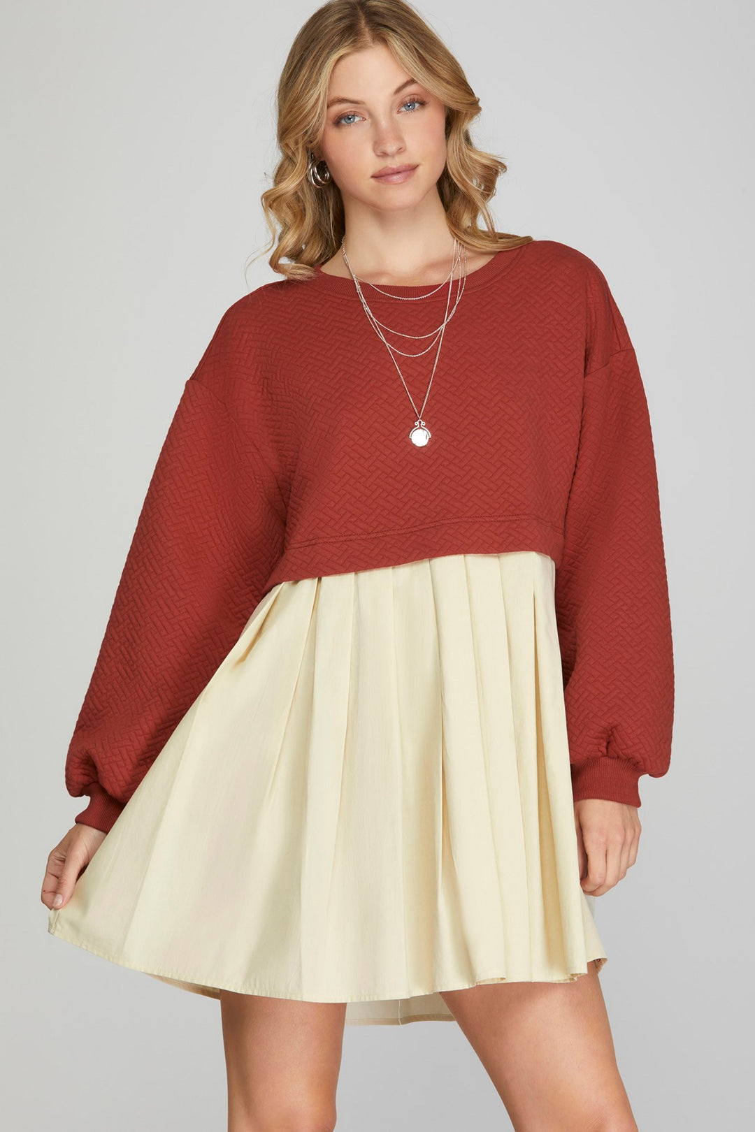 KNIT PLEATED DRESS WITH CONTRAST COLOR BLOCK