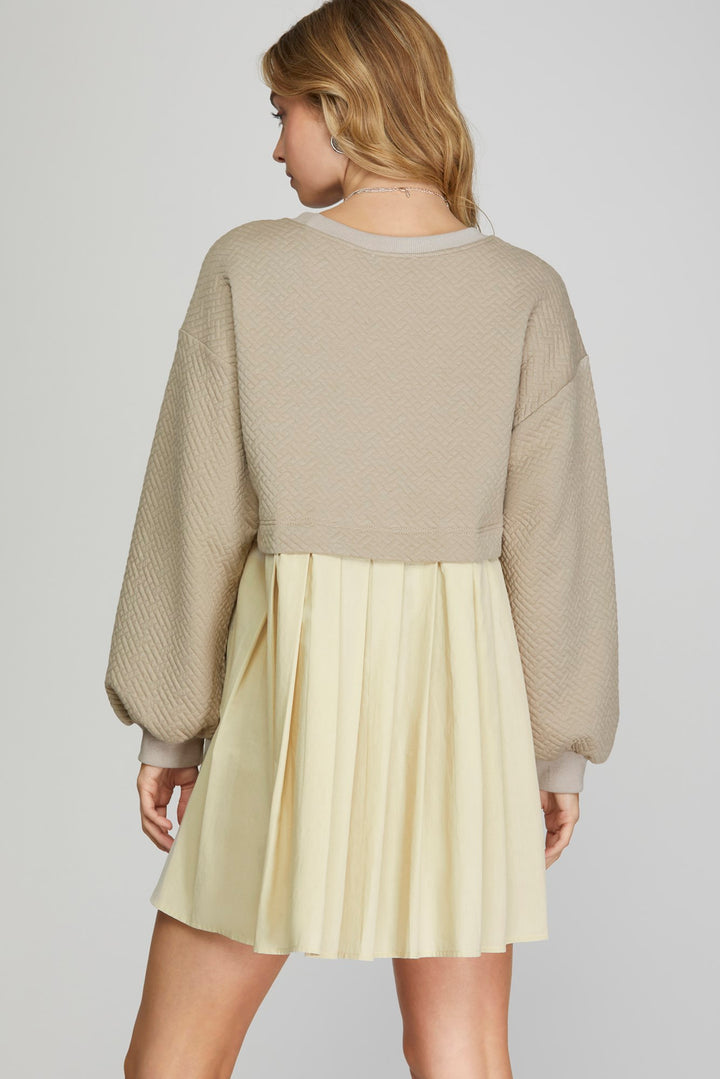 KNIT PLEATED DRESS WITH CONTRAST COLOR BLOCK