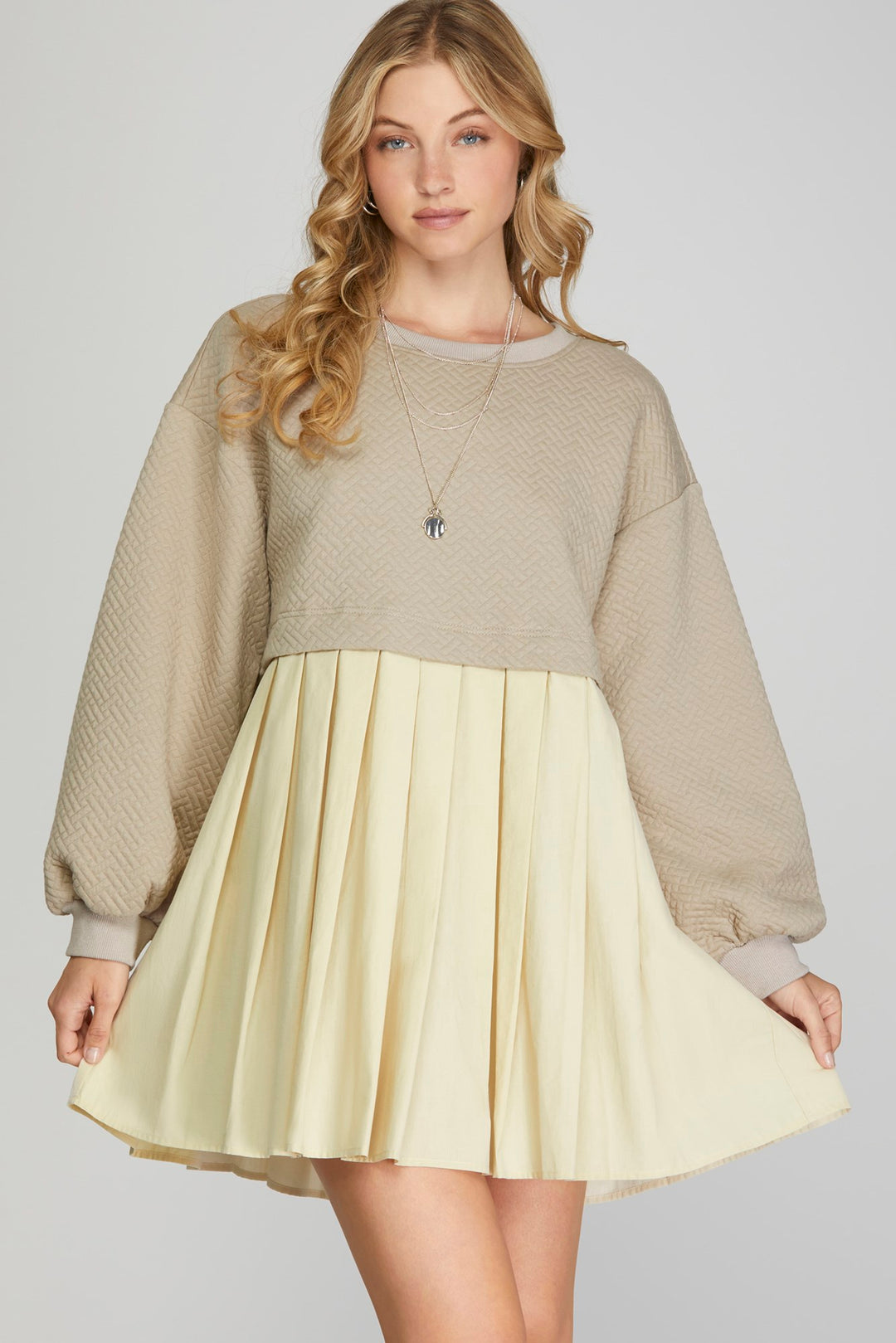 KNIT PLEATED DRESS WITH CONTRAST COLOR BLOCK