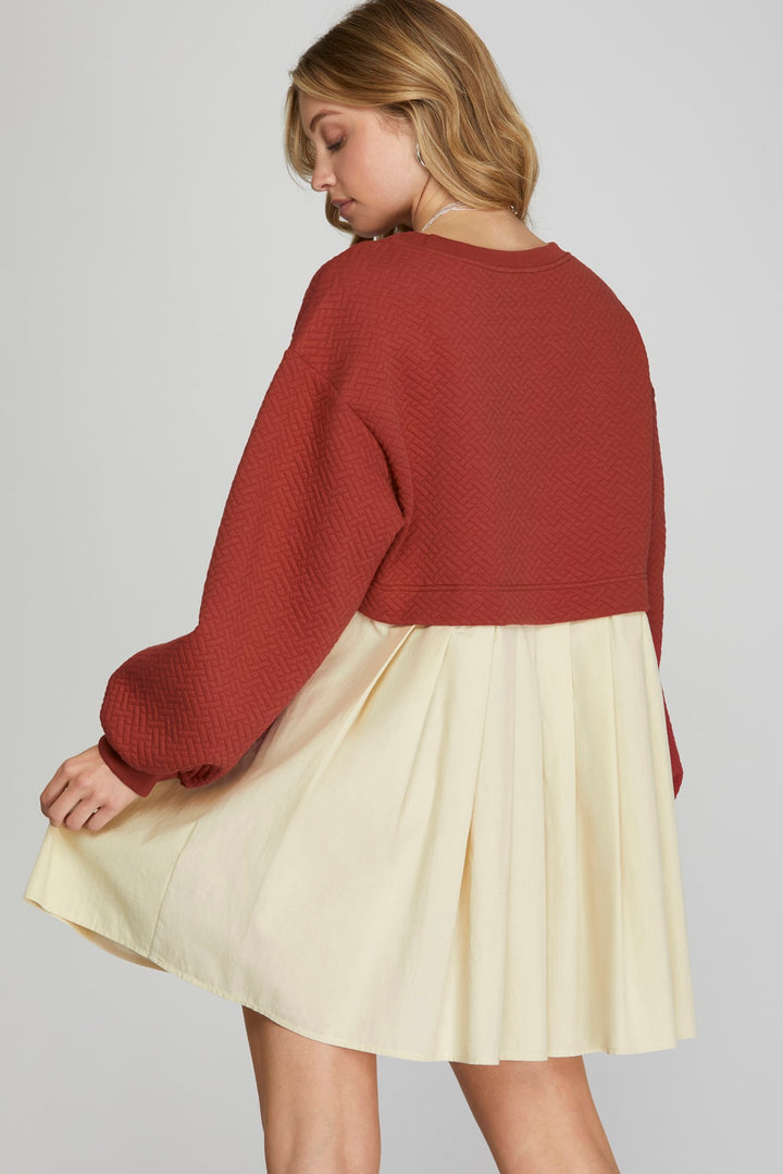 KNIT PLEATED DRESS WITH CONTRAST COLOR BLOCK