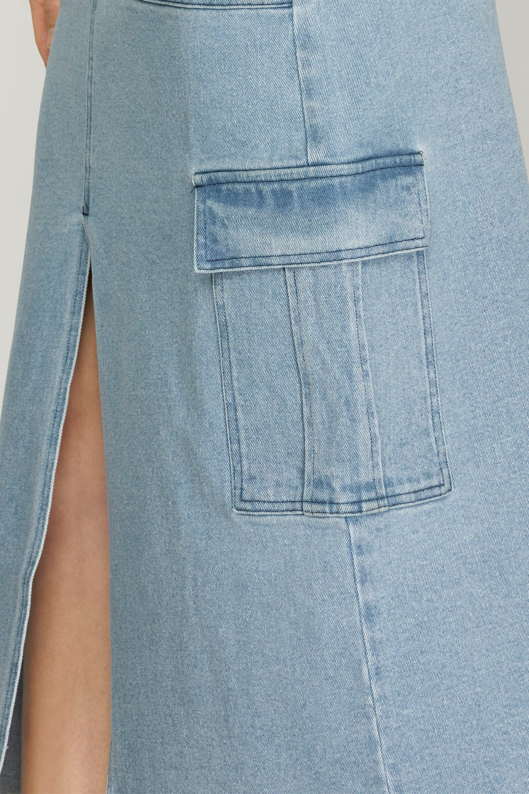 STRETCHED DENIM CARGO MIDI SKIRT WITH FRONT SLIT AND SIDE POCKETS