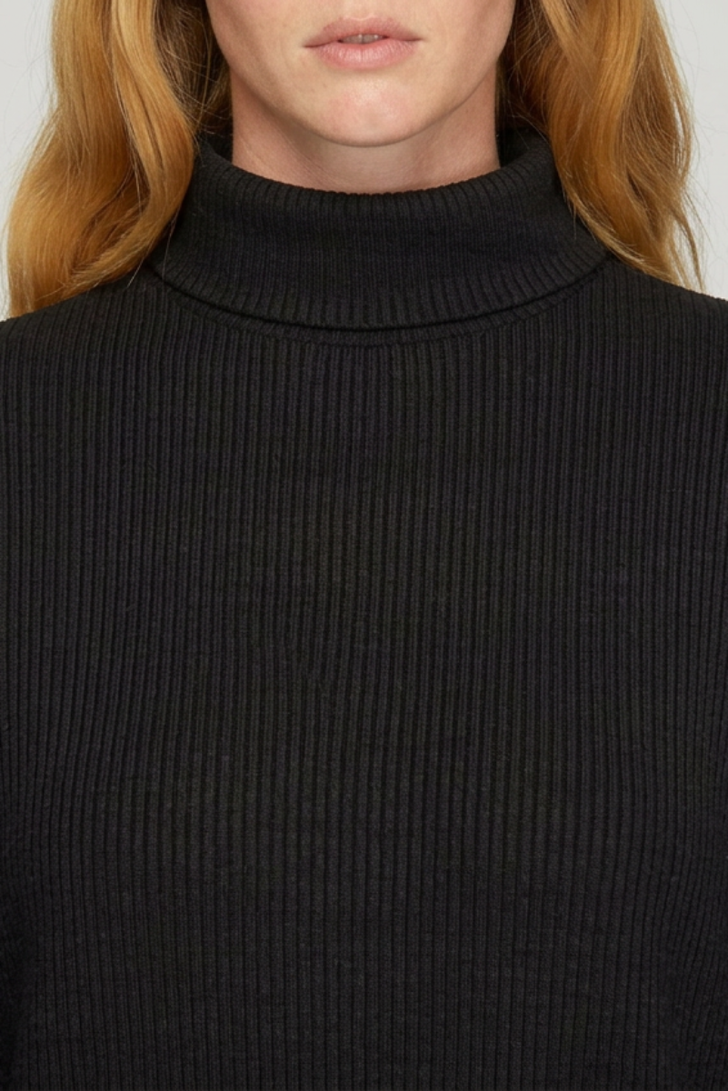 HALF SLEEVE TURTLE NECK KNIT DRESS WITH POCKETS SKSY7708