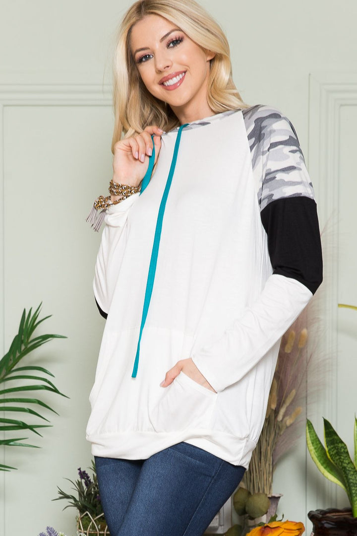 CLCT33668B-PL-Wholesale IVORY PLUS Camo and Color Block Contrast Hoody