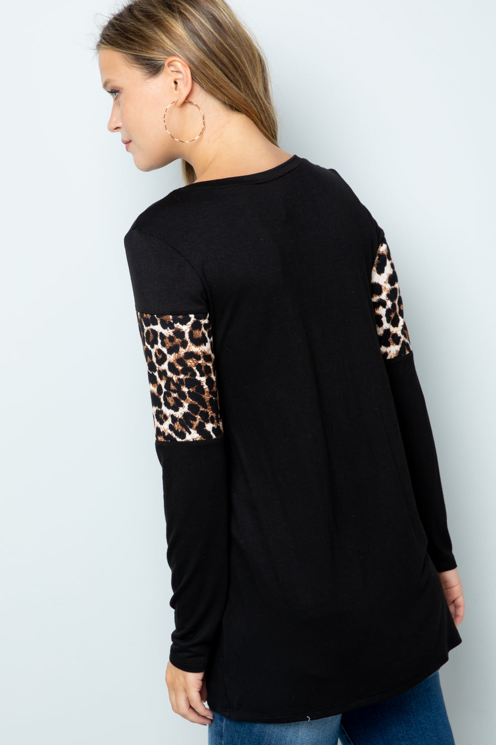 BLACK/LEOP PLUS TOP WITH CHEST PRINT DETAIL