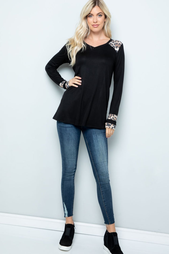 BLACK V-NECK TOP WITH LEOPARD CONTRAST