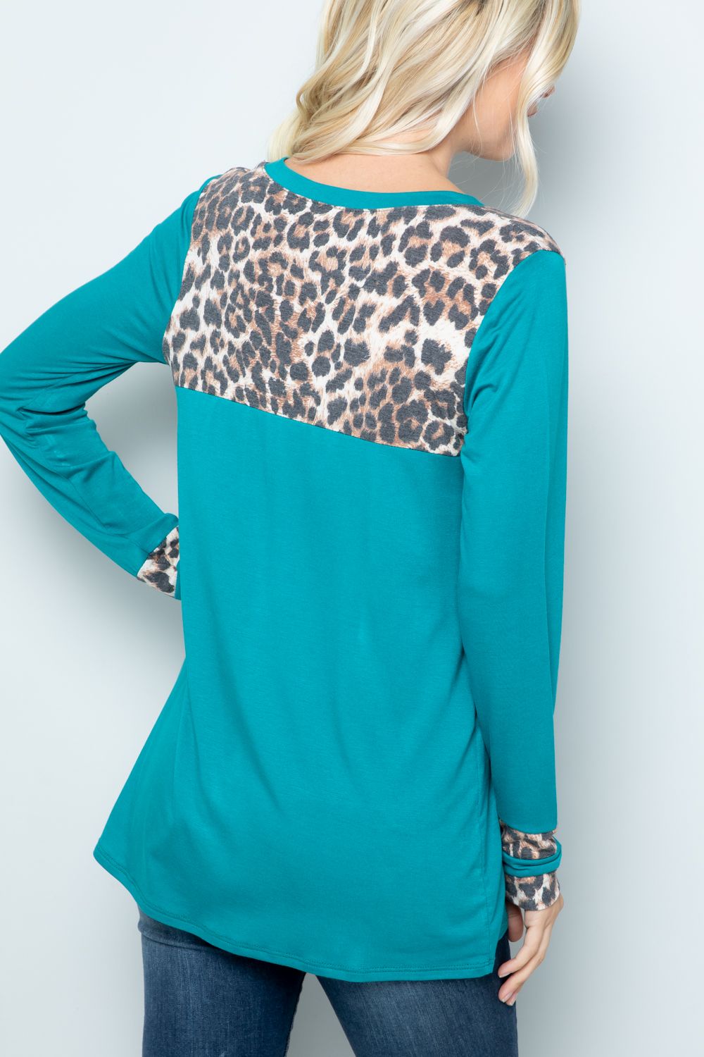 TEAL V-NECK TOP WITH LEOPARD CONTRAST