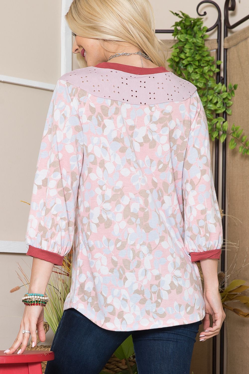 PINK/TAUPE FLORAL V-NECK PLUS TOP WITH EYELET CONTRAST DETAIL