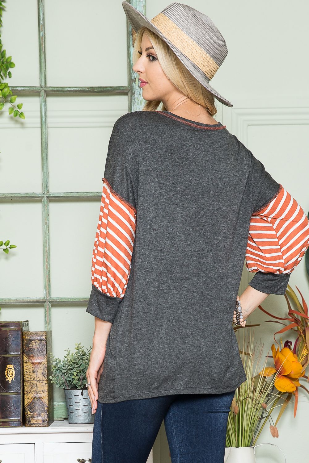 CHARCOAL ANIMAL PRT & STRIPE CONTRAST REVERSED OVERLOCK