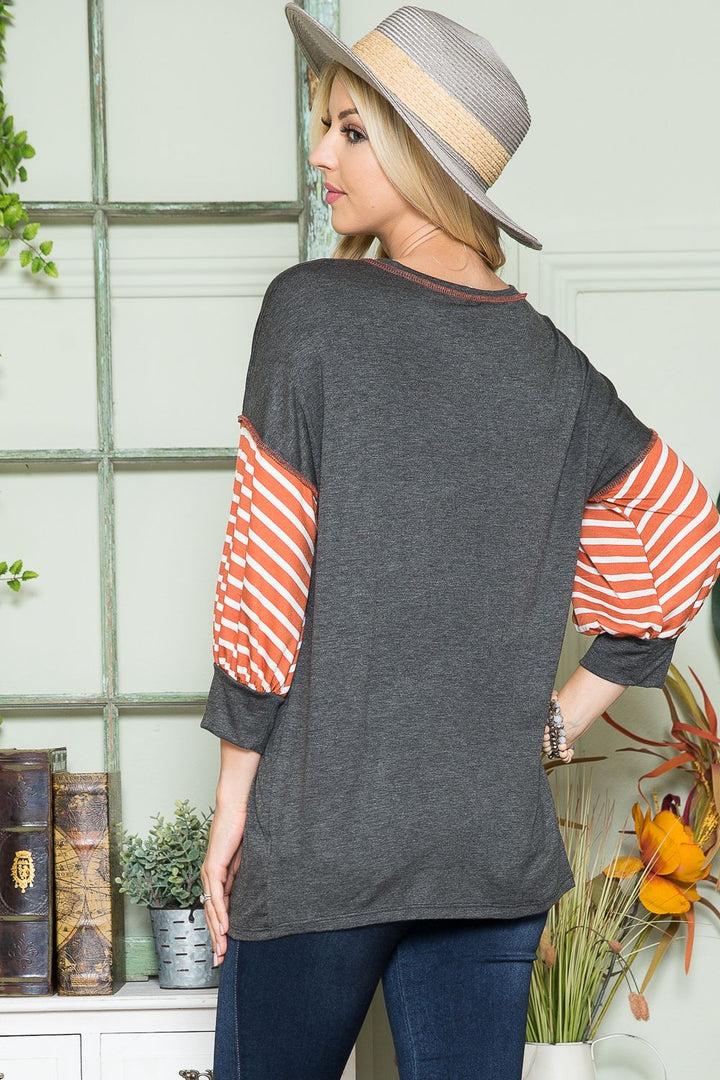 CHARCOAL ANIMAL PRT & STRIPE CONTRAST REVERSED OVERLOCK