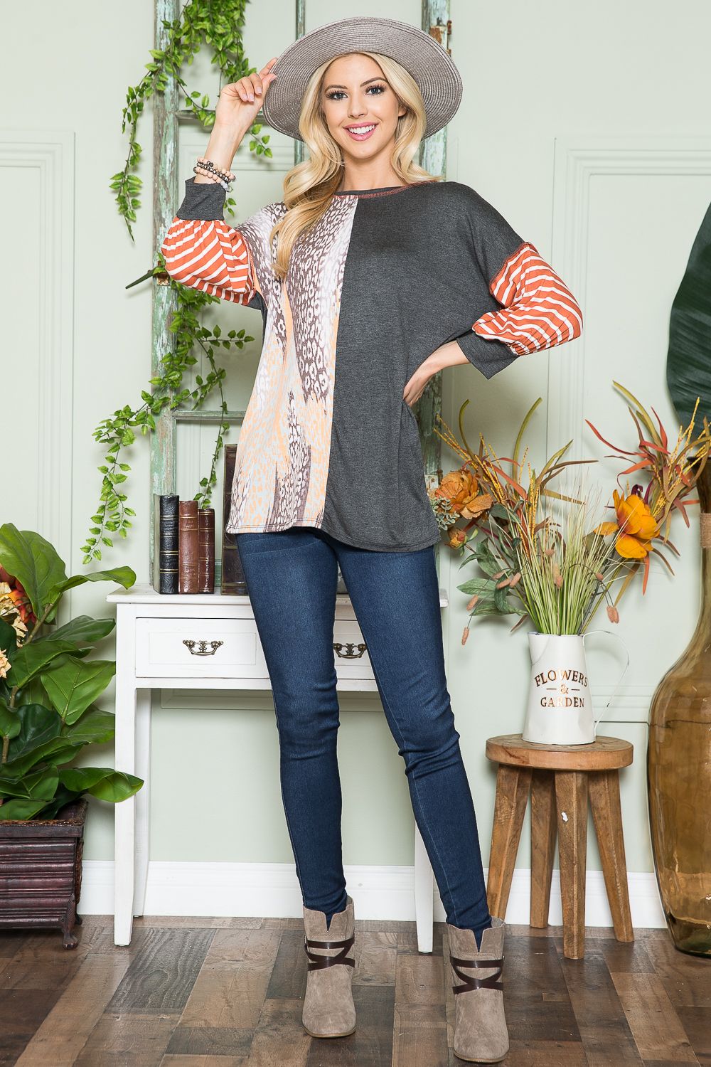 CHARCOAL ANIMAL PRT & STRIPE CONTRAST REVERSED OVERLOCK