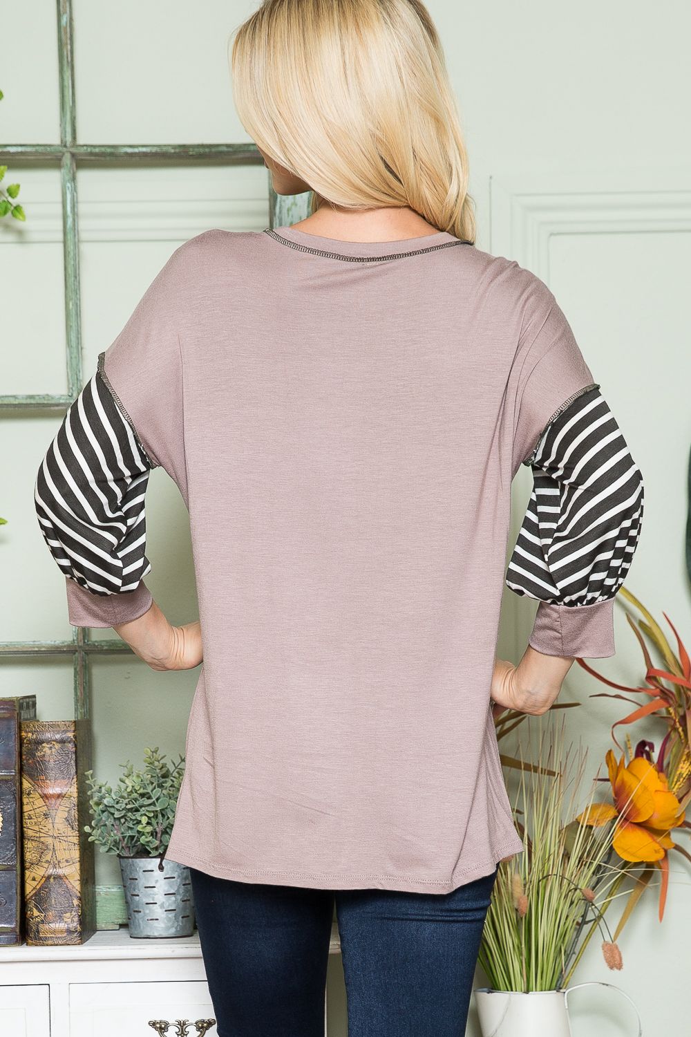 MOCHA ANIMAL PRT & STRIPE CONTRAST REVERSED OVERLOCK