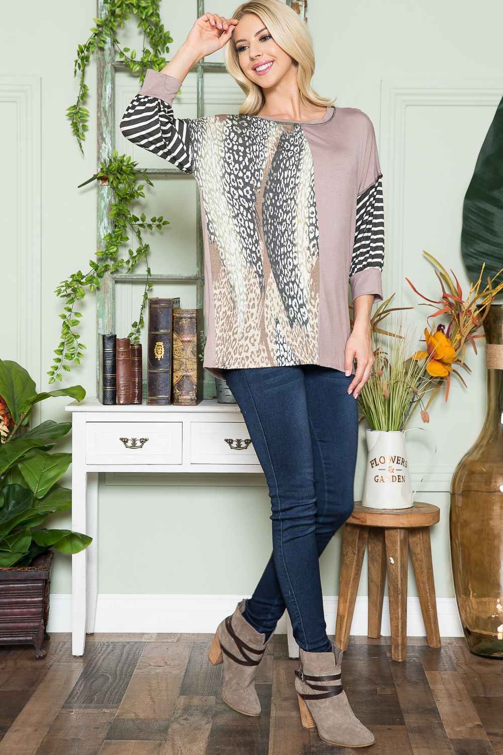 MOCHA ANIMAL PRT & STRIPE CONTRAST REVERSED OVERLOCK