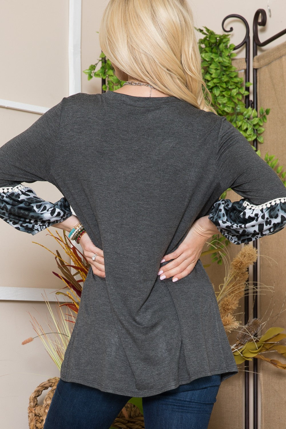 CHARCOAL ANIMAL PRINT CONTRAST V-NECK TOP-CLCT43724-PL