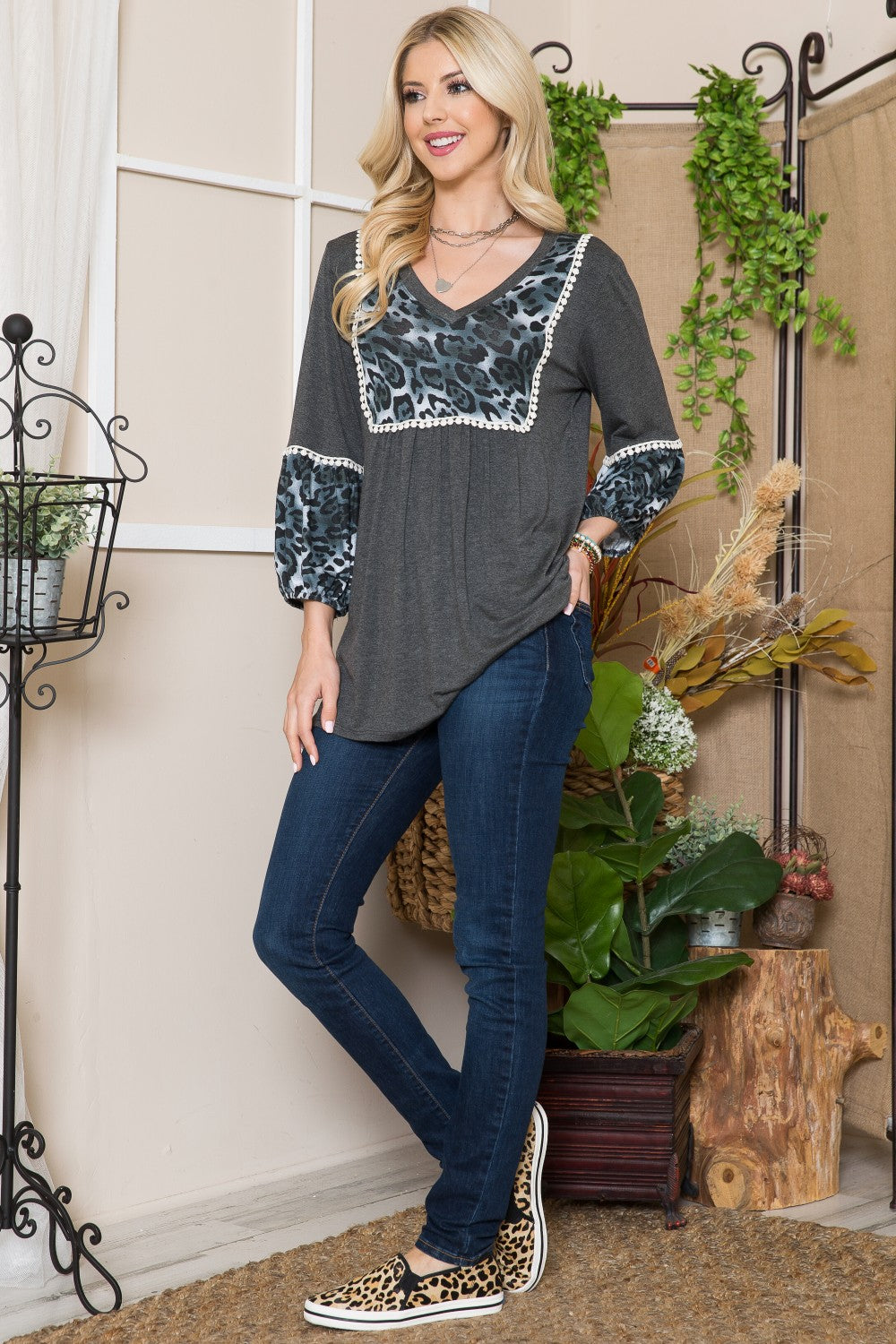 CHARCOAL ANIMAL PRINT CONTRAST V-NECK TOP-CLCT43724-PL