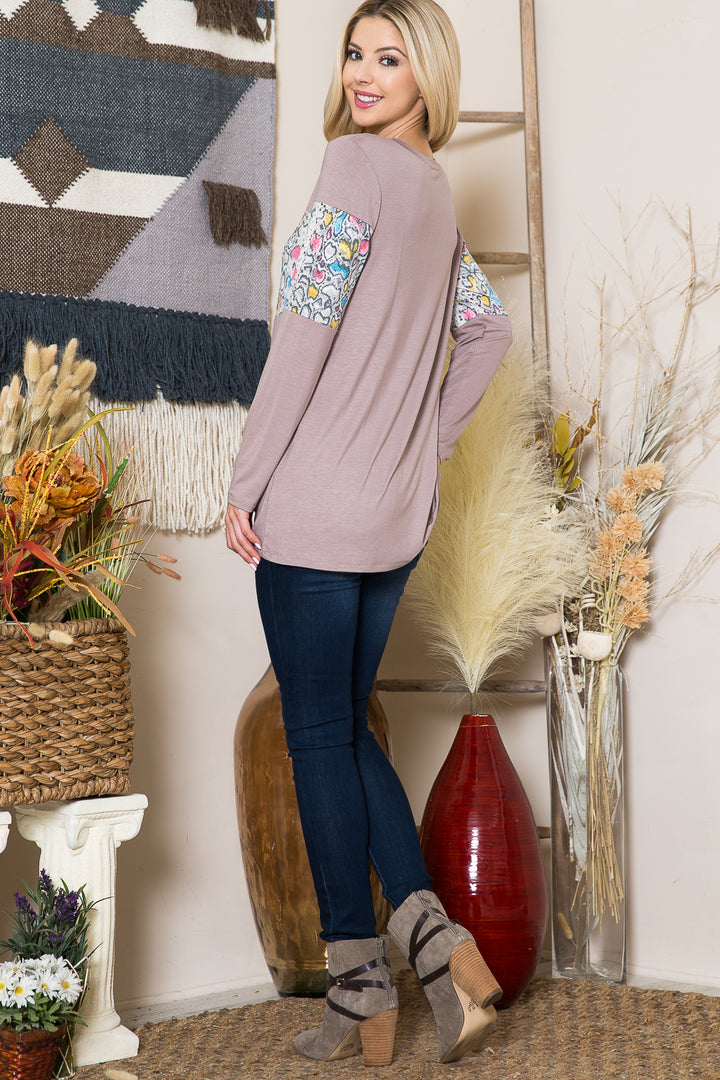 MOCHA RATTLESNAKE PRINT COLOR BLOCK LONG SLEEVE