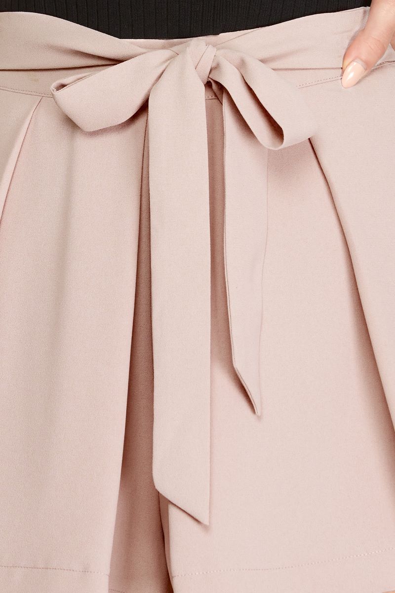 LT. TAUPE PLEATED WITH LINING WOVEN SHORTS