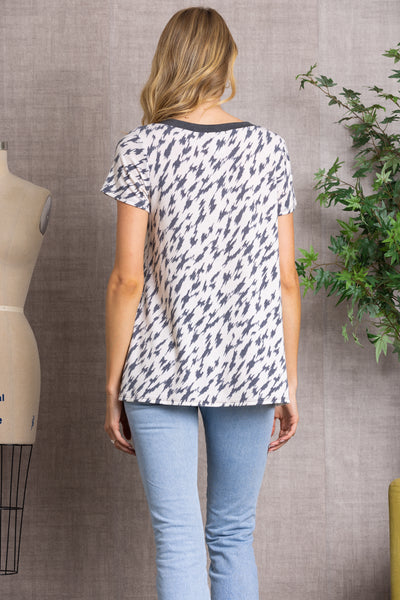 PRINTED LADDER CUT-OUT KNIT TOP ST1653