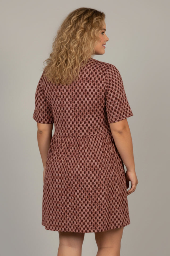 RED CHEVRON PRINT SHORT SLEEVES PLUS SIZE MINI DRESS D5105X-2