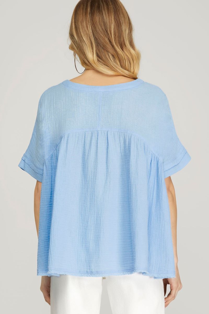 LT. BLUE SHORT SLEEVES FRONT PATCH POCKET BABYDOLL WOVEN TOP