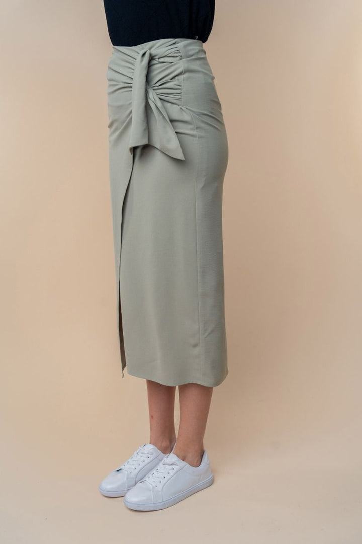 HIGE WAISTED SOLID WOVEN WRAPPED SKIRT