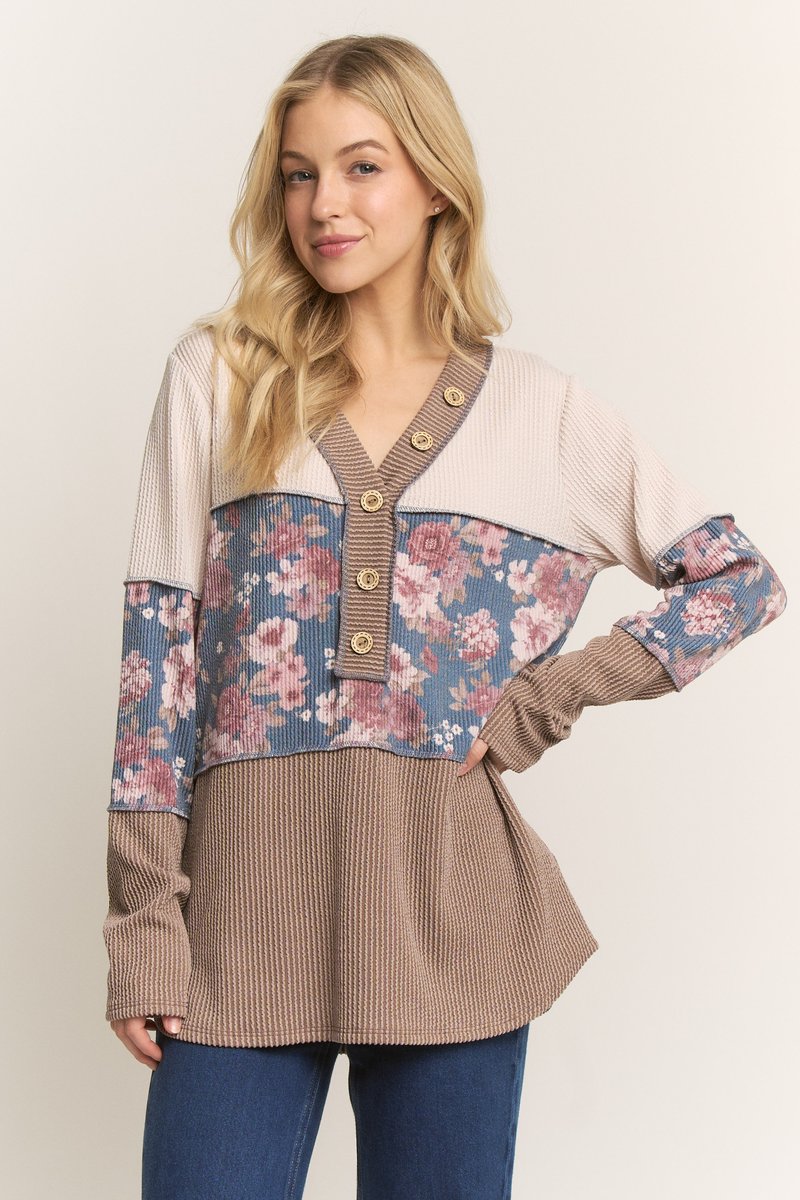 V-NECK SOLID URBAN RIB AND GEOMETRIC PRINT TOP HMET7417