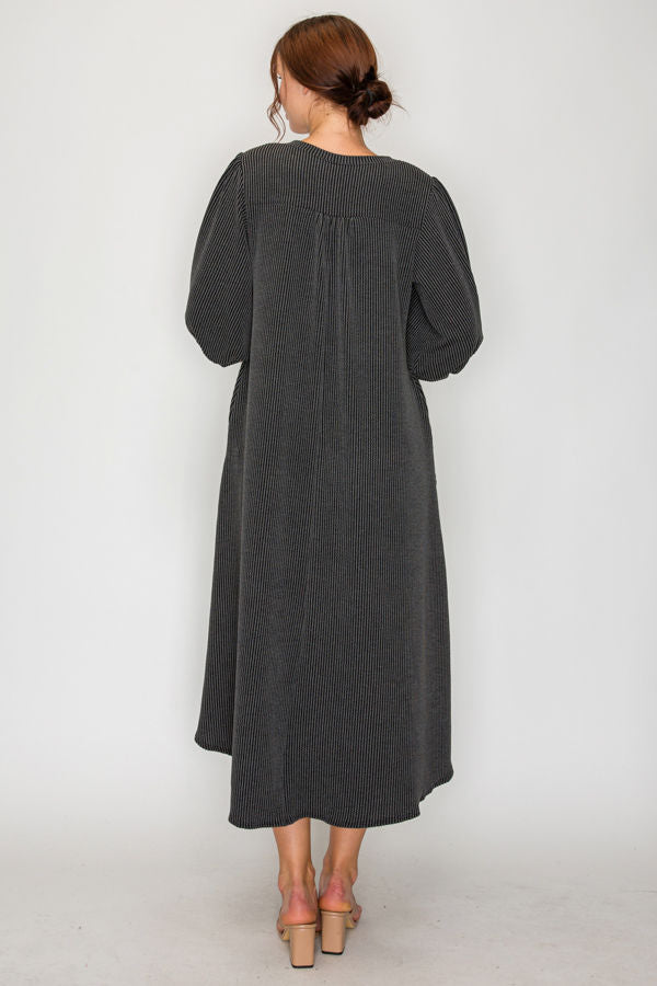 PLUS SIZE CHIC MIDI DRESS WITH BALLOON SLEEVES