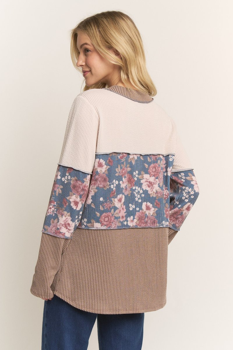 V-NECK SOLID URBAN RIB AND GEOMETRIC PRINT TOP HMET7417