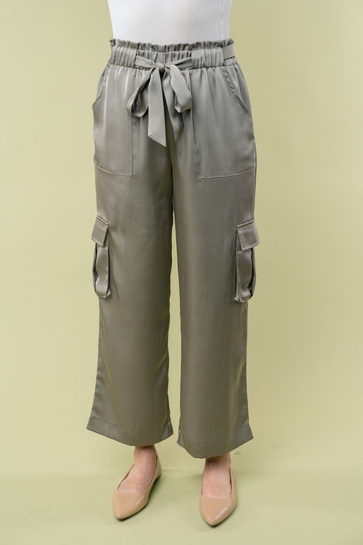 HIGH WAISTED SOLID WOVEN CARGO PANTS