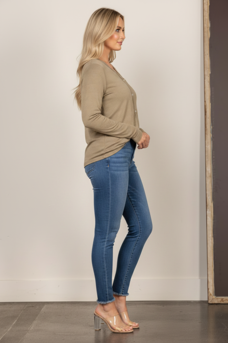PLUS SIZE V-NECK BUTTON DOWN  KNIT TOP T8820PL