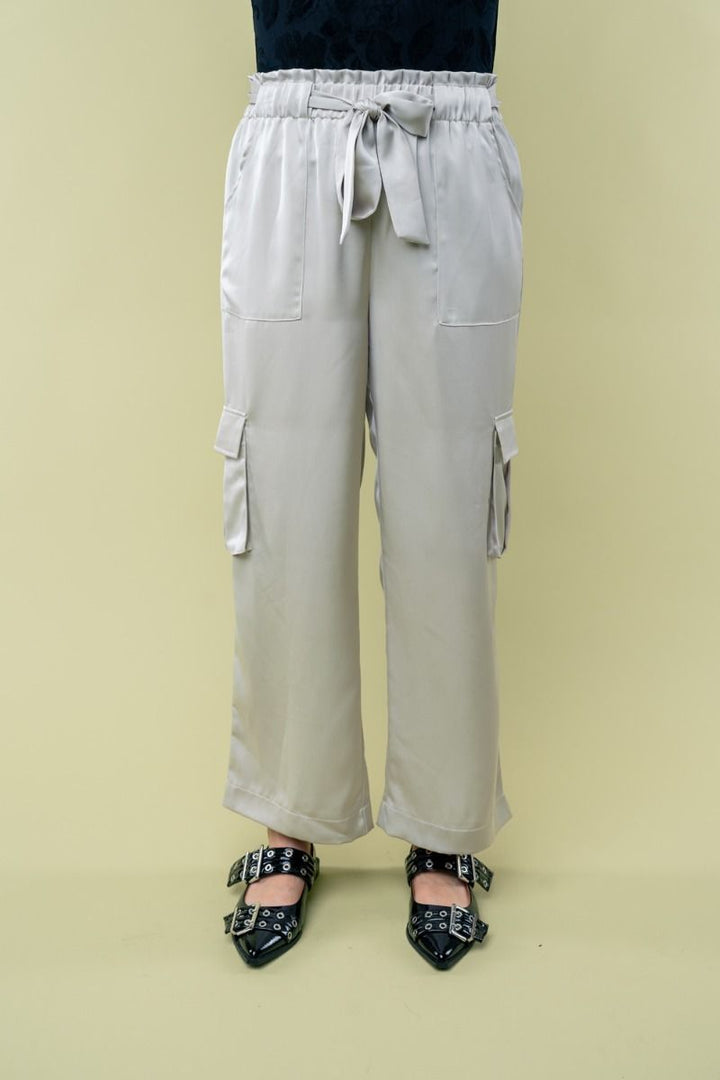 HIGH WAISTED SOLID WOVEN CARGO PANTS