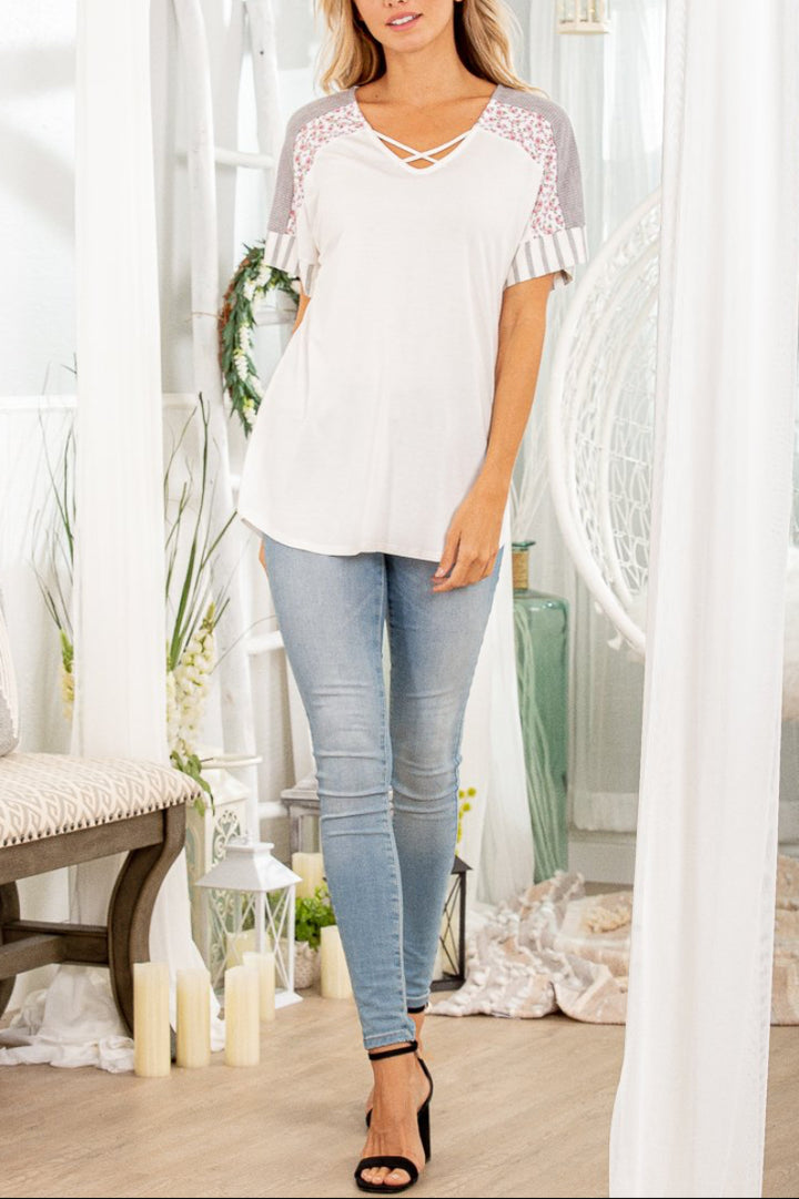 SHORT SLEEVE CRISSCROSS V NECK FLORAL AND STRIPE PRINT CONTRAST TOP
