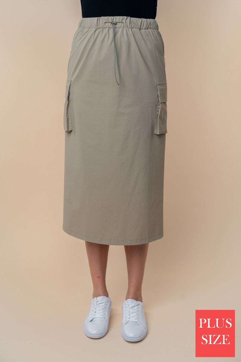 HIGH WAISTED SOLID WOVEN PLUS SIZE CARGO SKIRT