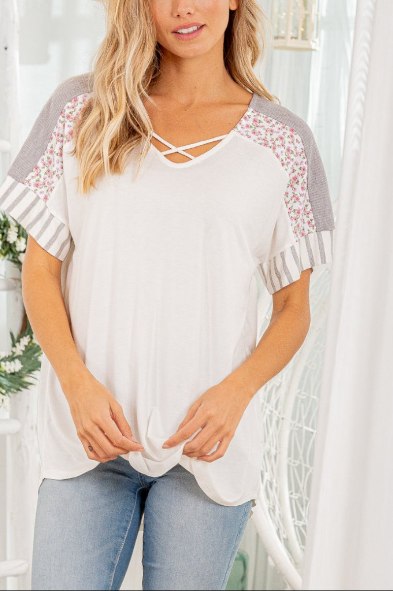 SHORT SLEEVE CRISSCROSS V NECK FLORAL AND STRIPE PRINT CONTRAST TOP