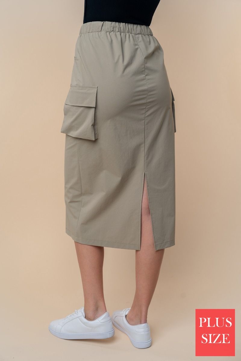 HIGH WAISTED SOLID WOVEN PLUS SIZE CARGO SKIRT