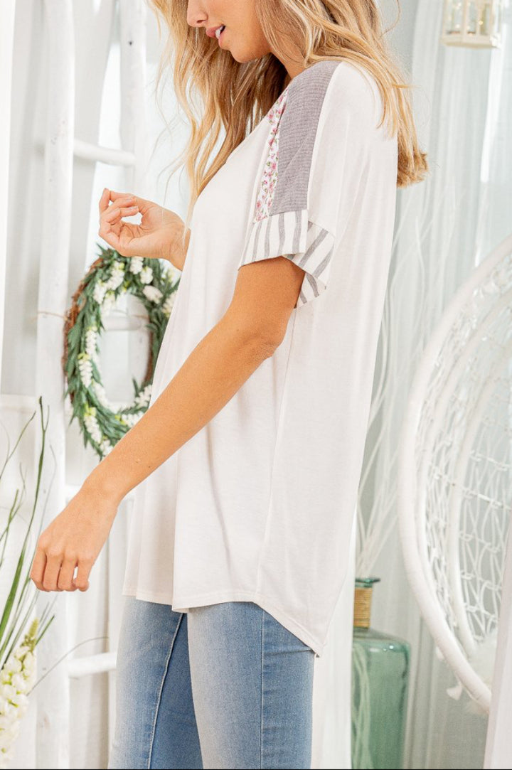 SHORT SLEEVE CRISSCROSS V NECK FLORAL AND STRIPE PRINT CONTRAST TOP